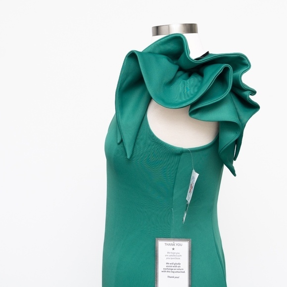 Betsy & Adam. Daisy long scuba one shoulder gown. - Picture 10 of 12